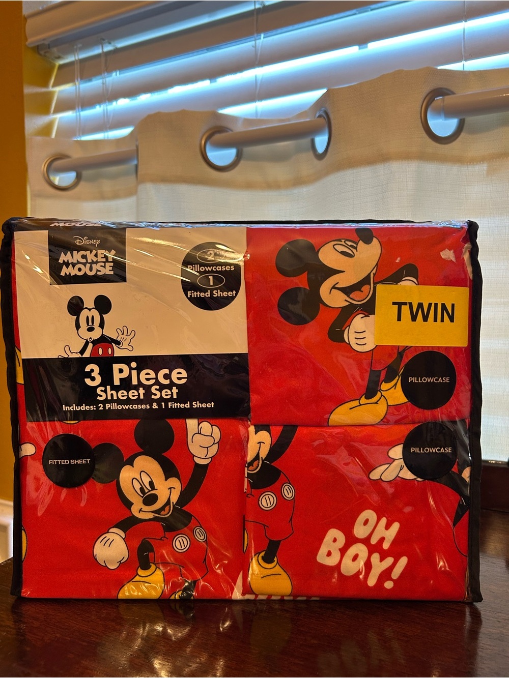 Disney Mickey Mouse 3 Piece Twin Sheet Set With Fitted Sheet & 2 Pillowcases NWT